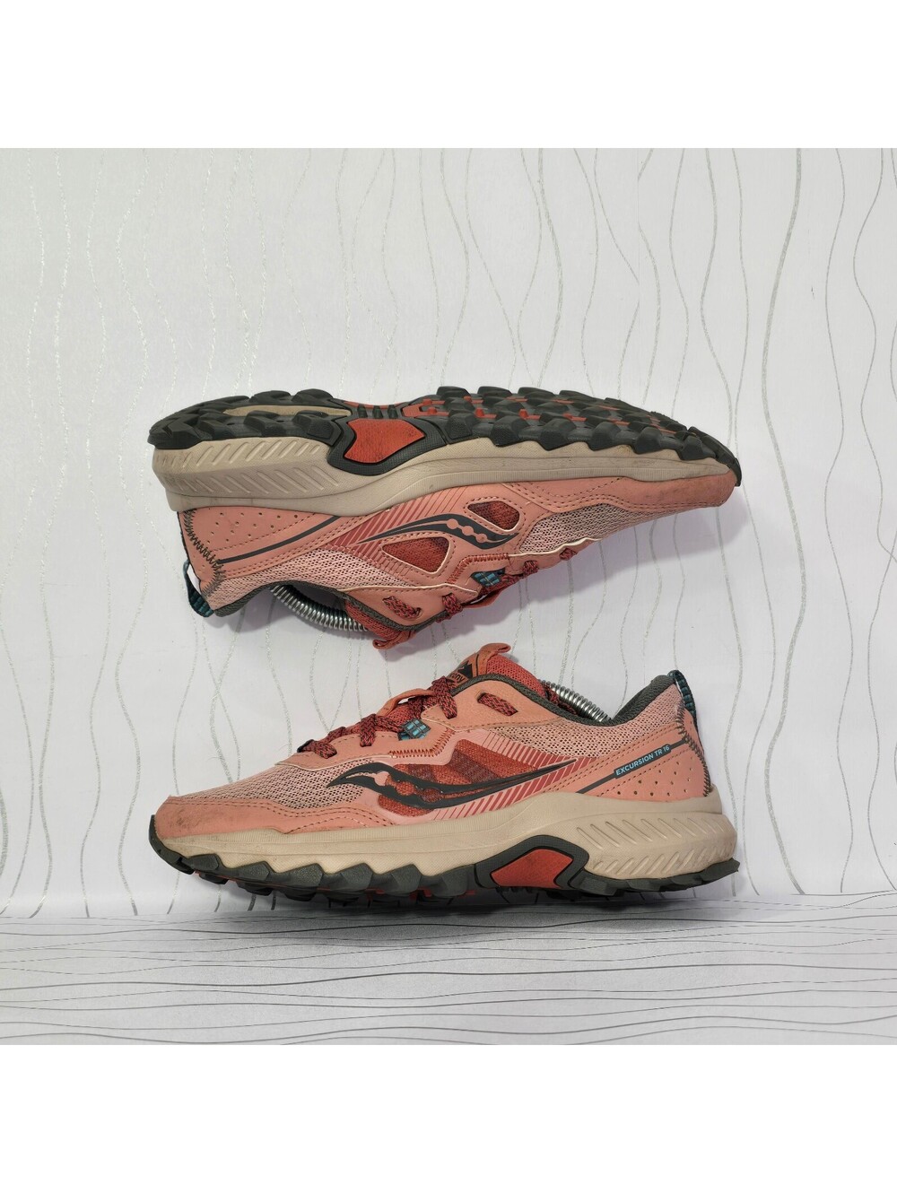 Saucony Excursion TR16 Women’s Size 6 Coral Pink Trail Running Shoes S10744-30